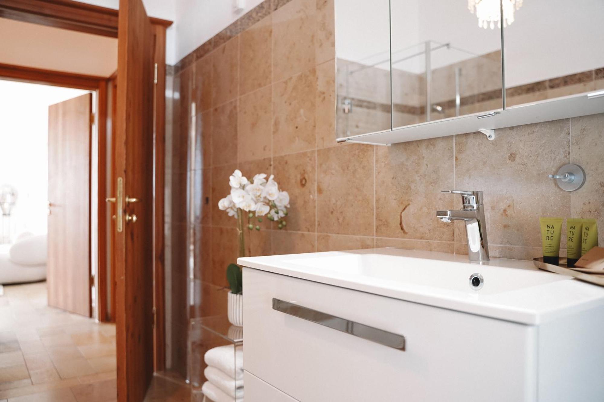 Loewenherz Homes Luxury Apartment - Stadt- Und Seenaehe - Fellnasenfreundlich - Lichtdurchflutet Stephanskirchen Esterno foto